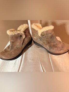 Size 7 Women’s 
JBU Cozy Faux Fur Trim  & inside Ankle Boots, Browns & speckled